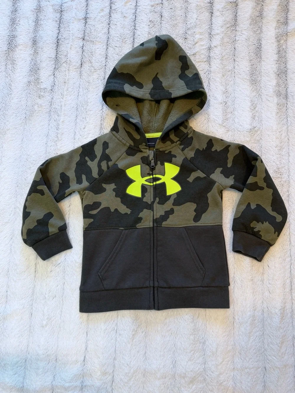 Under Armour Boys Camo Hoodie and Black Joggers with Neon Yellow Logo